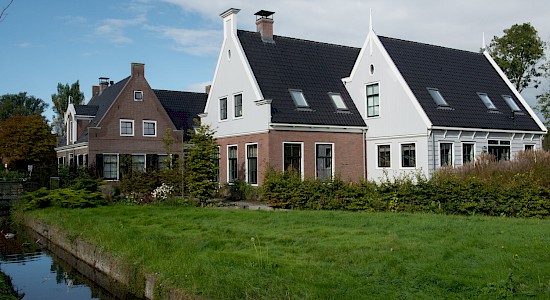 2 Ruime villa's  te Broek in Waterland