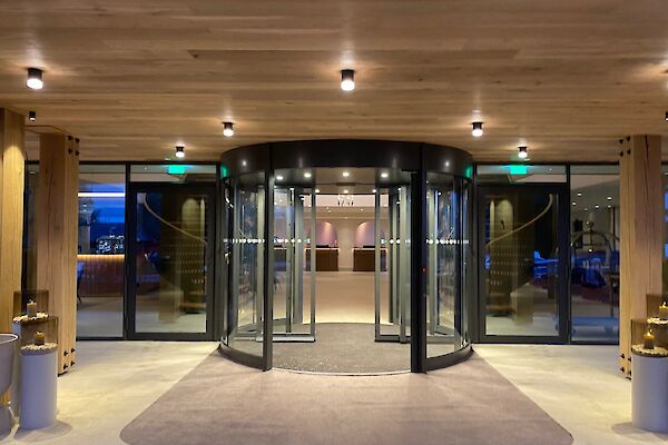 Realisatie sloop, nieuwbouw en renovatie Hotel Volendam