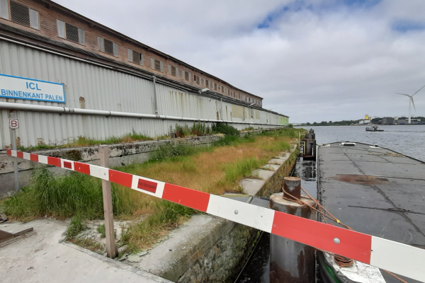 Kade herstel van de superfosfaatloods