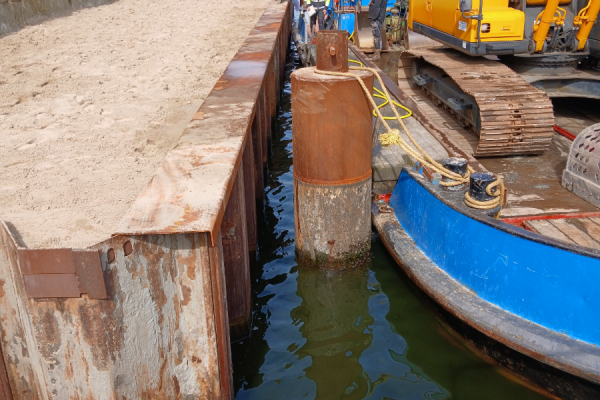 Kade herstel van de superfosfaatloods